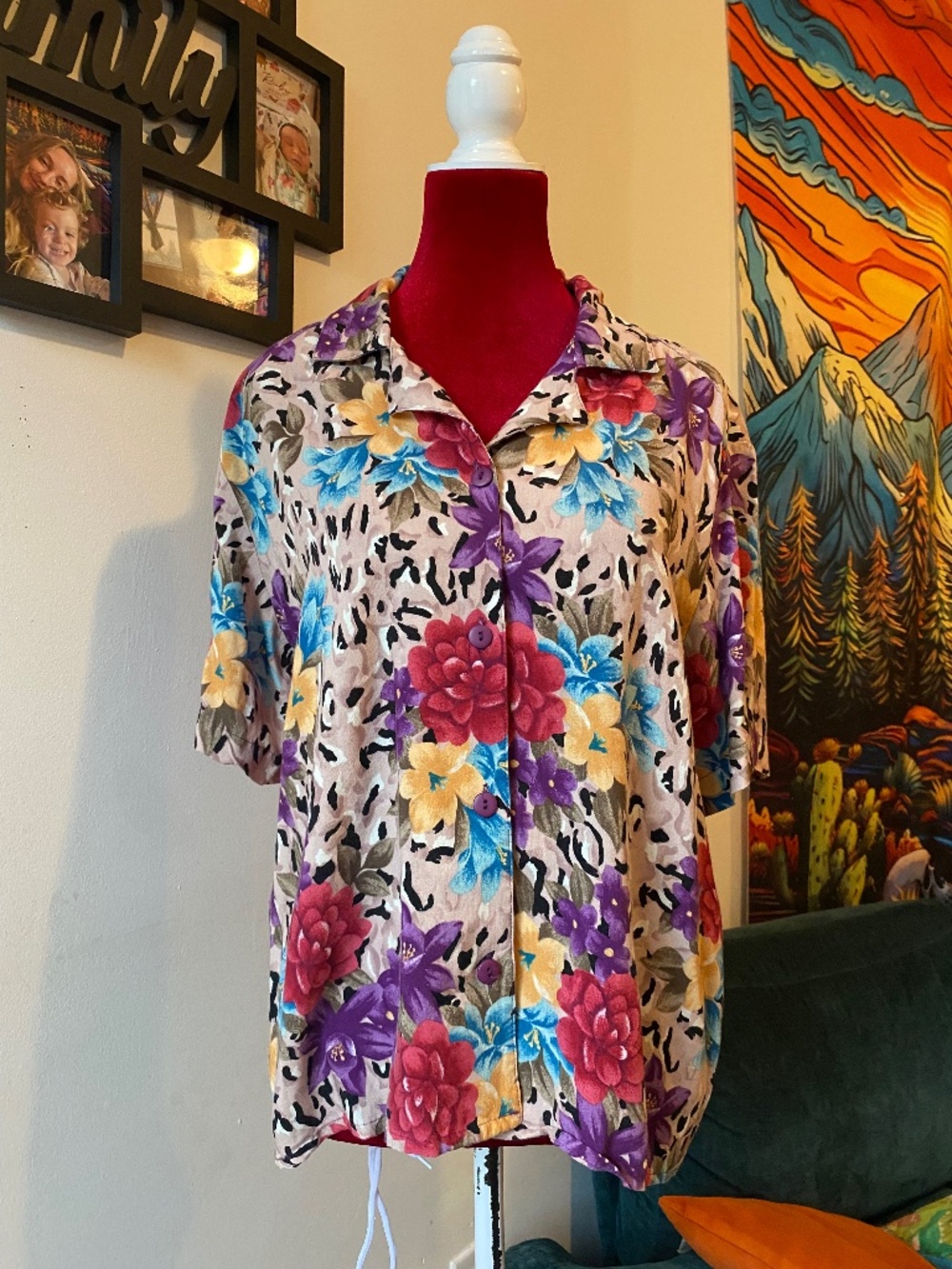 Vintage short-sleeve button-up shirt featuring a vibrant floral print